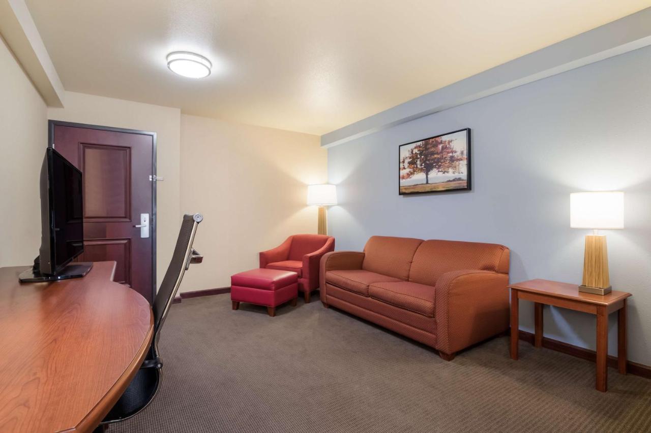 Best Western Coffeyville Central Business District Inn And Suites Экстерьер фото